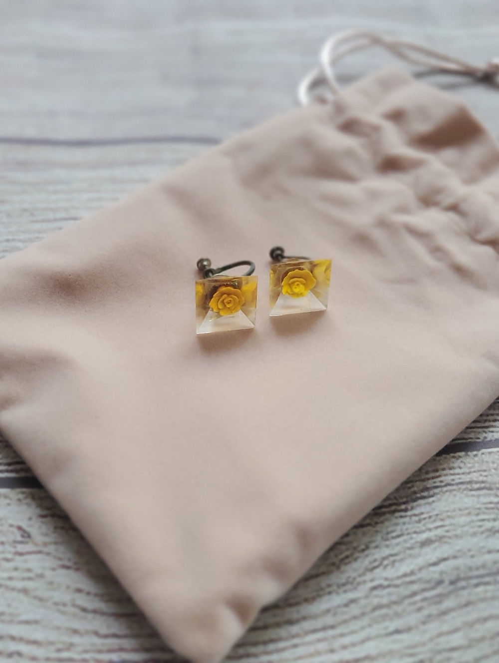 Vintage Yellow Flower Resin Twist-back Earrings